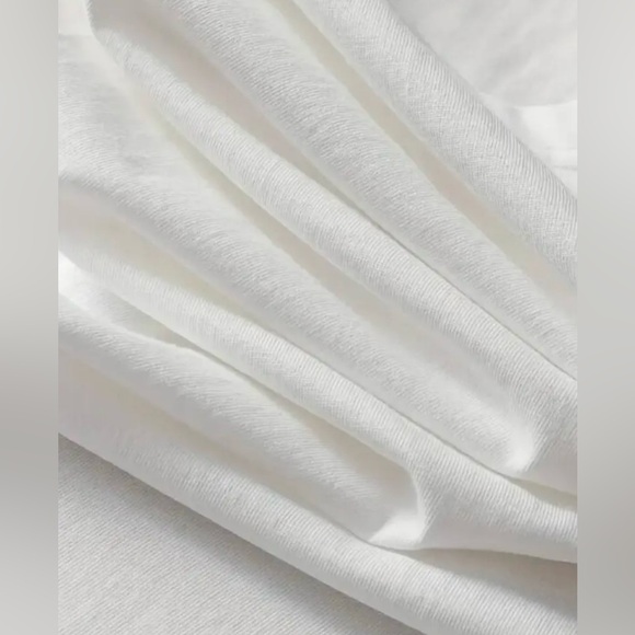 White Love Like Jesus Graphic Tee - Picture 3 of 4